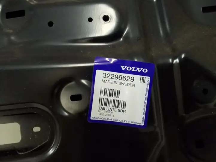 Volvo V60 (2018 - ) 32296629 Крышка багажника — фото 3