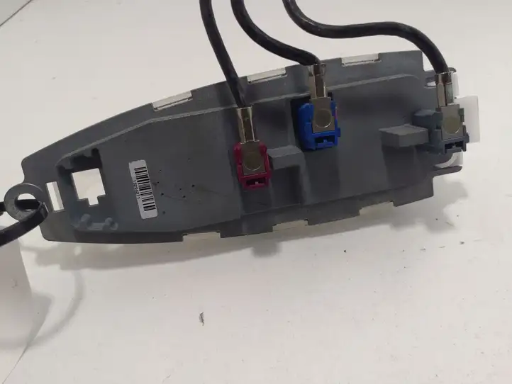 BMW 5 F10 F11 (2009 - 2016) 28074224 GPS антенна — фото 2