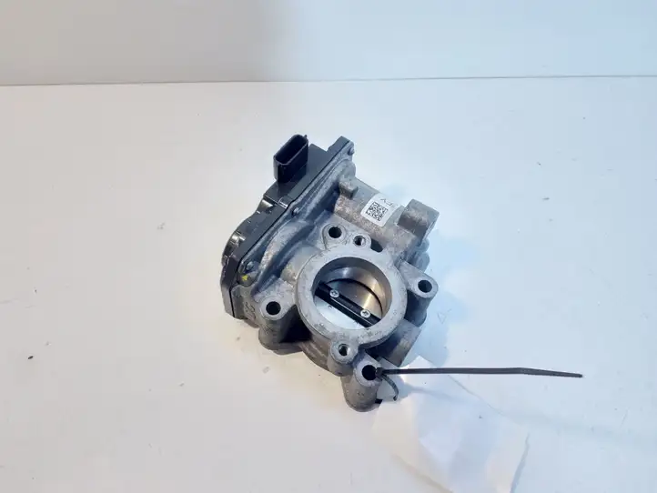 Nissan Juke I F15 (2010 - 2018) H8201171233 Дроссельная заслонка — фото 1