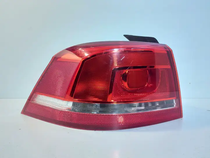 Volkswagen PASSAT B7 (2011 - 2014) 3AE945095F Задний фонарь в кузове — фото 1