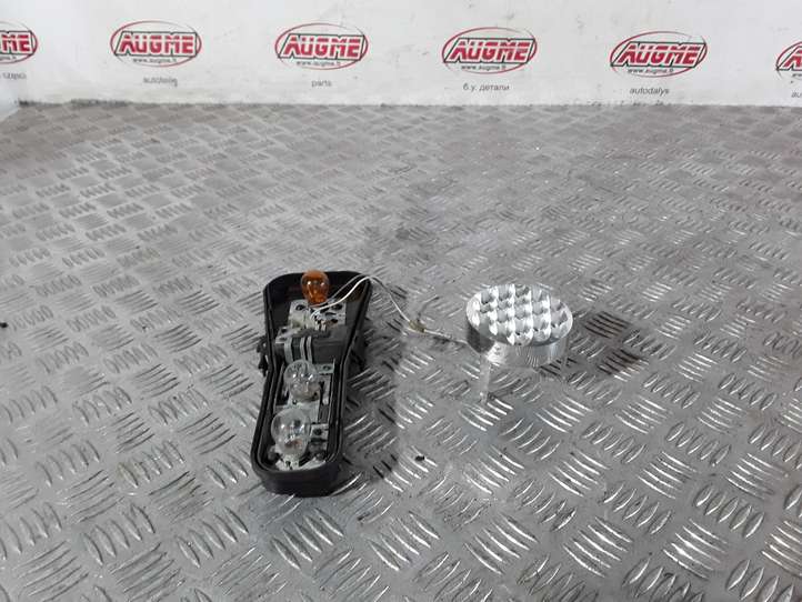 Land Rover Range Rover (2009 - 2012)  23745701 Держатель крышки лампы заднего фонаря