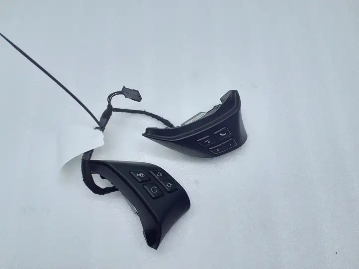 BMW 1 E81 E87 (2004 - 2011) 6959893 Кнопки на рулевом колесе — фото 1