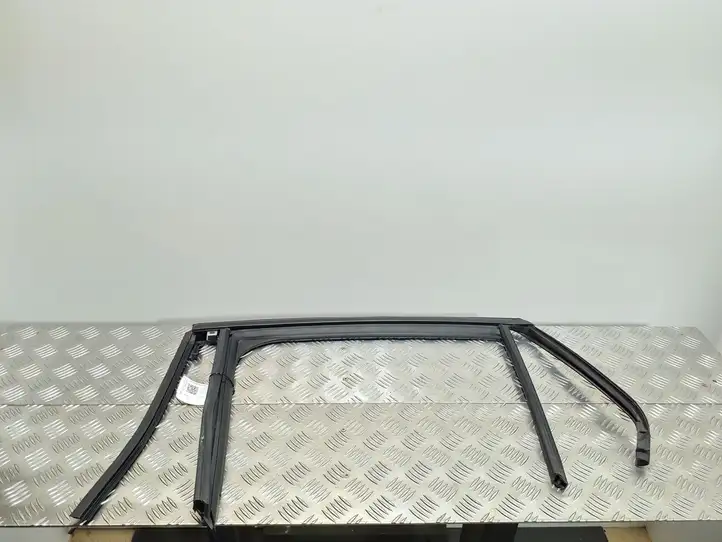 Opel Corsa F (2019 - ) 982964278000 Накладка стекла задней двери — фото 1