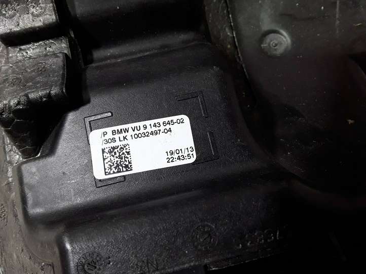 BMW X1 E84 (2009 - 2015)  9143645 Рамочка