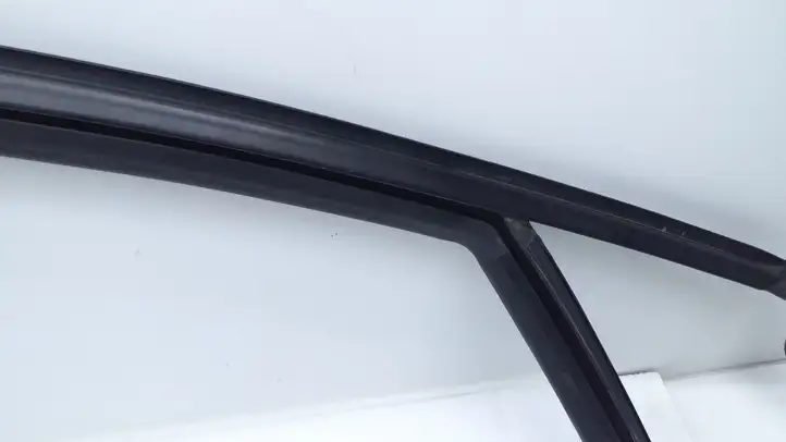 Opel Corsa F (2019 - ) 9823226580 Уплотнитель стекла передней двери — фото 2