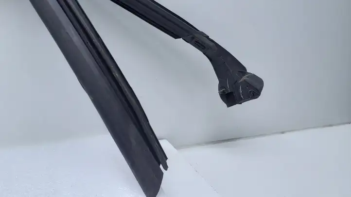 Opel Corsa F (2019 - ) 9823226580 Уплотнитель стекла передней двери — фото 5