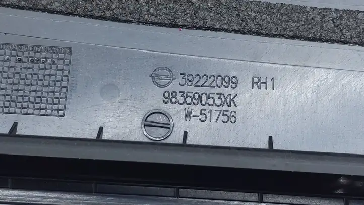 Opel Corsa F (2019 - ) 39222099 Накладка стекла задней двери — фото 2