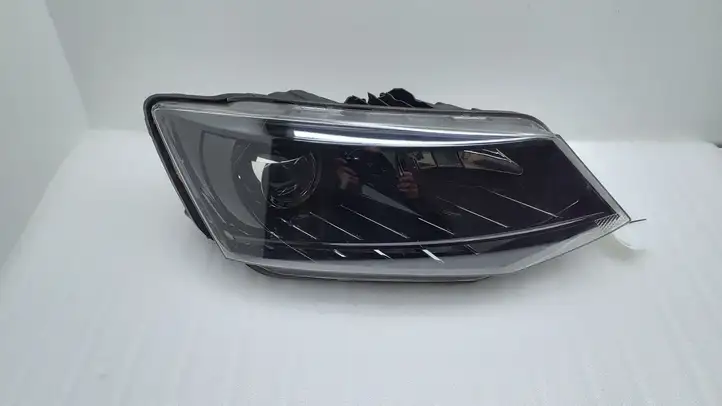 Skoda Fabia Mk3 (NJ) (2015 - 2021) 6V2941016B Передняя фара — фото 1