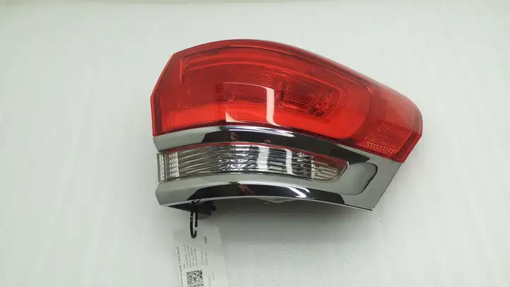 Jeep Grand Cherokee (2010 - 2021) F00HTC402600 Задний фонарь в кузове — фото 1
