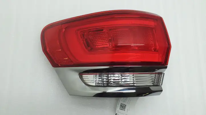 Jeep Grand Cherokee (2010 - 2021) F00HTC402519 Задний фонарь в кузове — фото 3