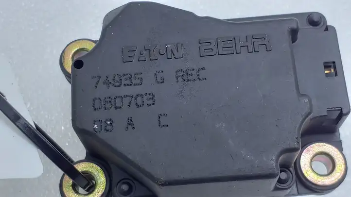 Volvo S80 (2004 - 2006) 74935G Двигатель задвижки потока воздуха — фото 2