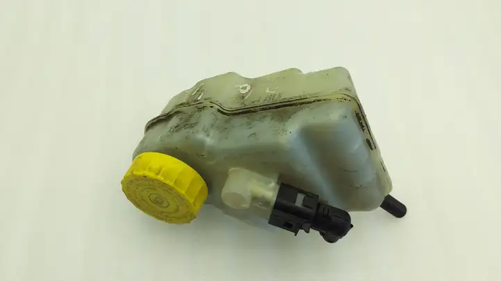 Volkswagen Polo V 6R (2009 - 2015) 6R0611301A Бачок тормозной жидкости — фото 2