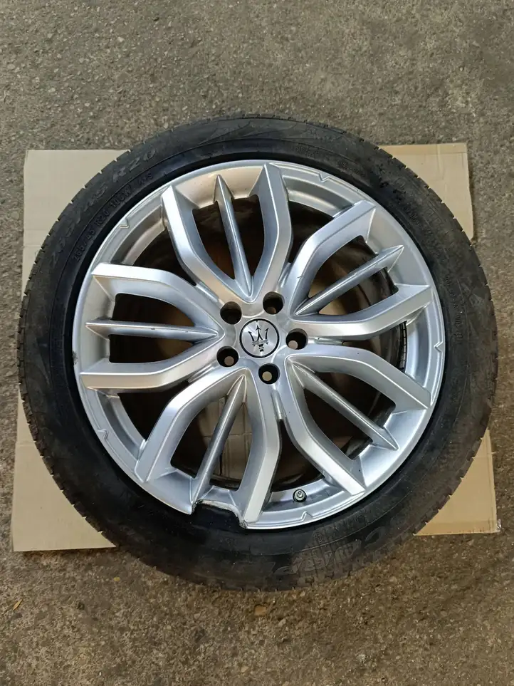 Maserati Levante (2017 - ) 670112442 Легкосплавный колесный диск R20 — фото 1