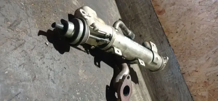 Audi A4 (2007 - 2011)  03L131512AB Охладитель EGR