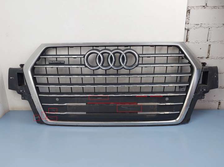 4M0807233C Audi Q7 4M Grotelės viršutinės