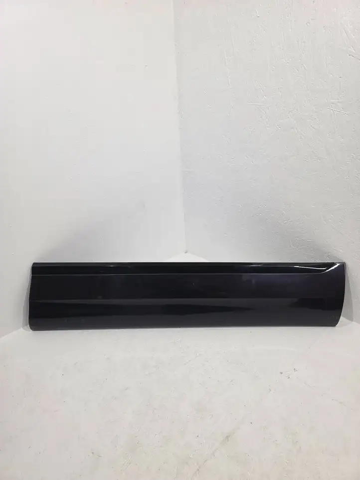 Bentley Bentayga (2015 - )  36A853072 Отделка (молдинг) передней двери