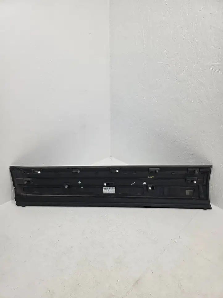 Bentley Bentayga (2015 - )  36A853072 Отделка (молдинг) передней двери