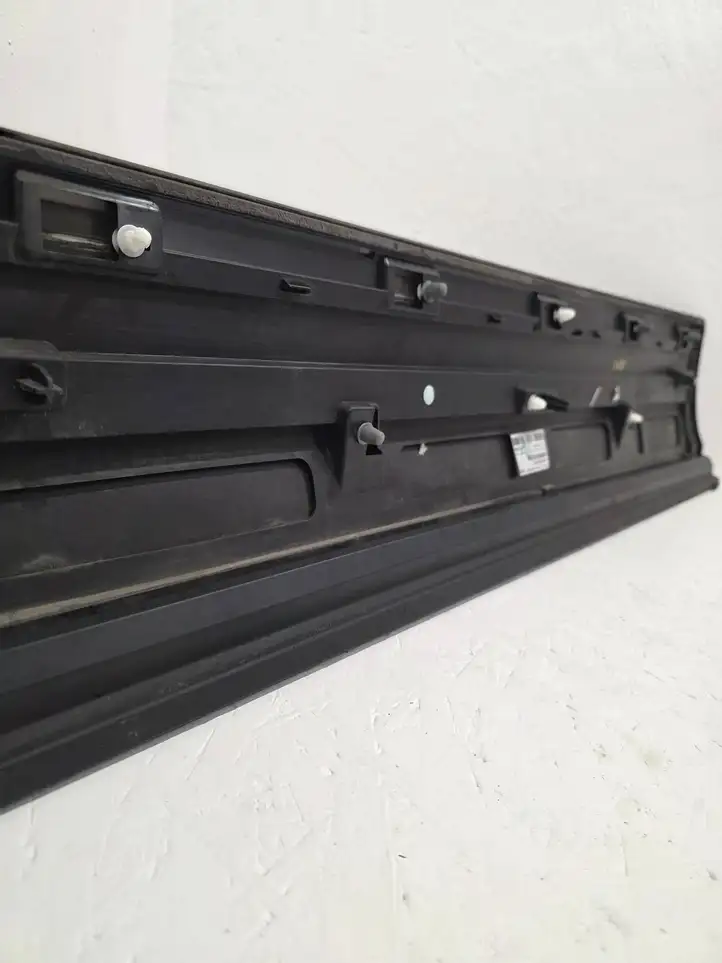 Bentley Bentayga (2015 - )  36A853072 Отделка (молдинг) передней двери