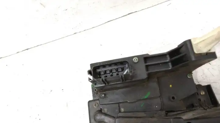 Ford Maverick (2004 - 2007)  5L8478219A65DGCJA Замок передней двери