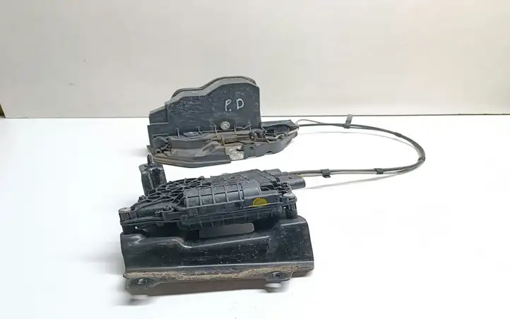 BMW 5 GT F07 (2010 - 2017)  7149436 Замок передней двери