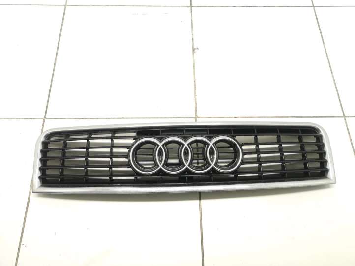 8E0853651F Audi A4 S4 B6 8E 8H Grotelės priekinės