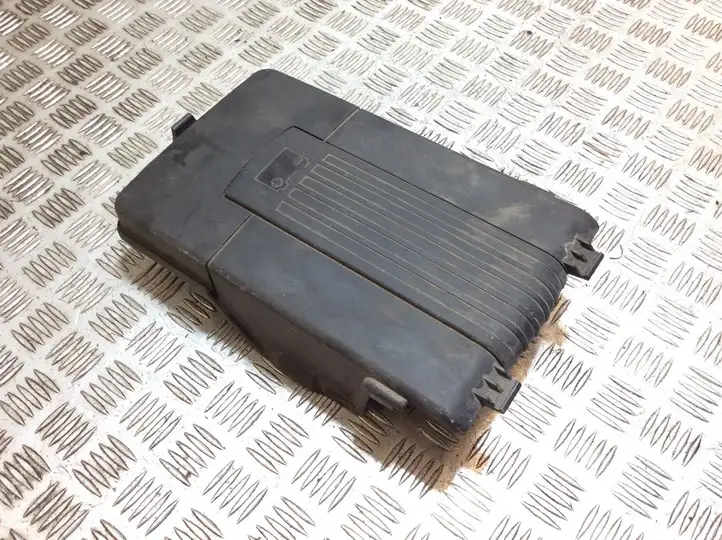 Skoda Octavia Mk2 (1Z) (2004 - 2013) 1K0915443A Крышка ящика аккумулятора — фото 1