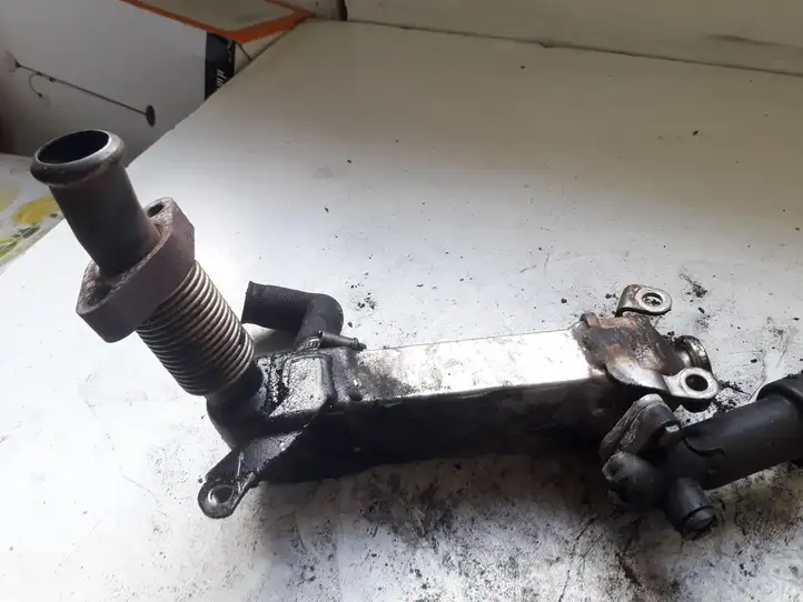 BMW 3 E90 E91 (2005 - 2012)  779006505 Охладитель EGR