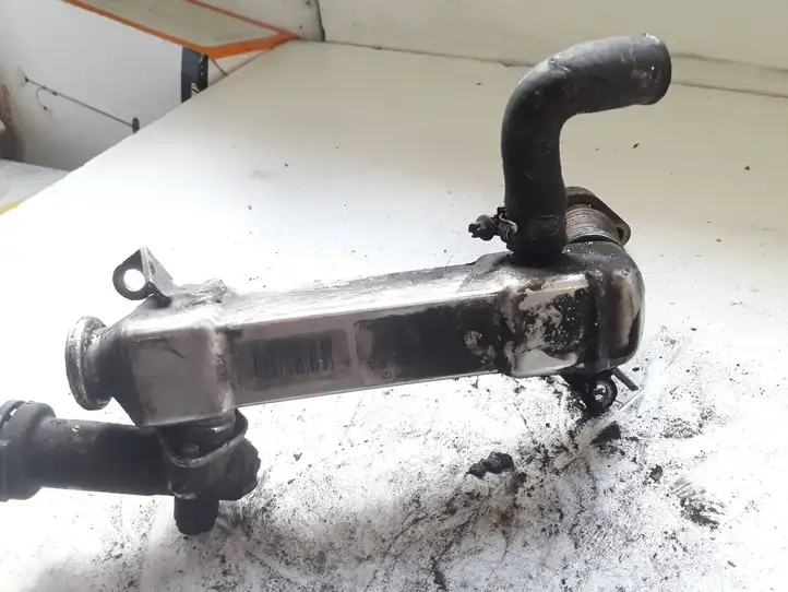 BMW 3 E90 E91 (2005 - 2012)  779006505 Охладитель EGR