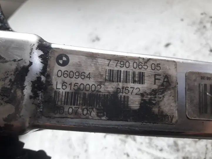 BMW 3 E90 E91 (2005 - 2012)  779006505 Охладитель EGR