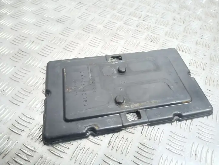 Toyota RAV 4 (XA20) (2000 - 2005) 7443142060 Площадка аккумулятора — фото 2