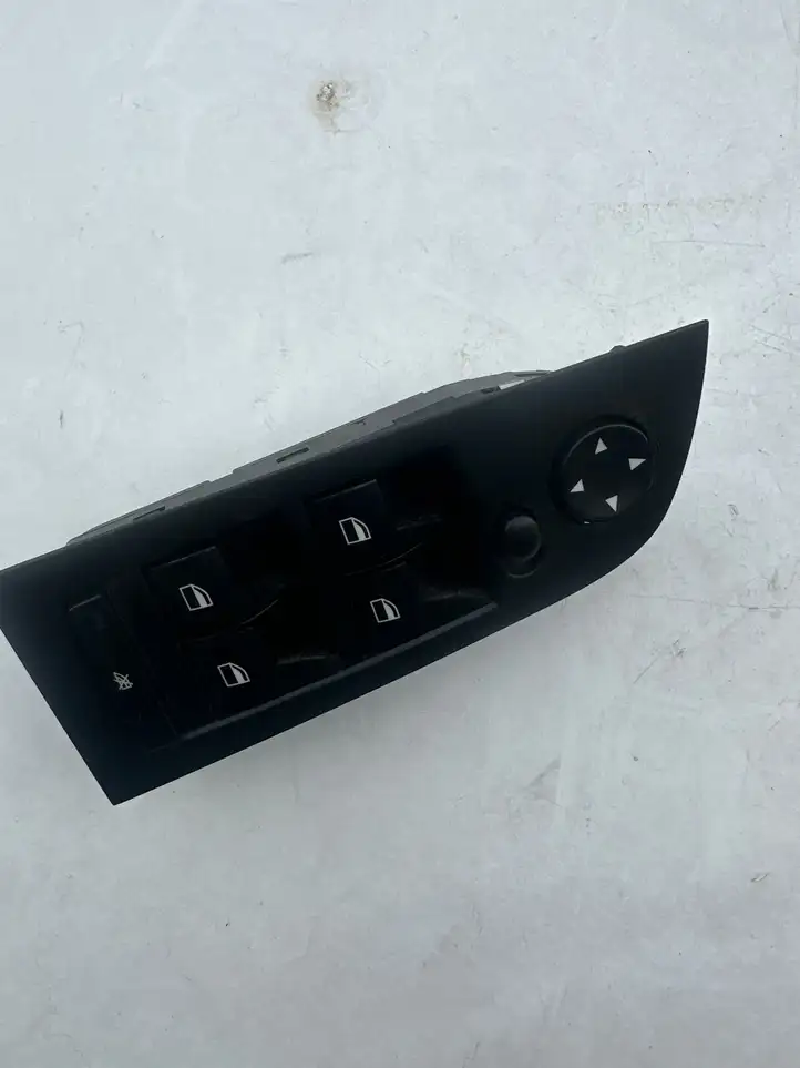 BMW 3 E90 E91 (2005 - 2012) 9217326 Кнопка стеклоподъемников — фото 1