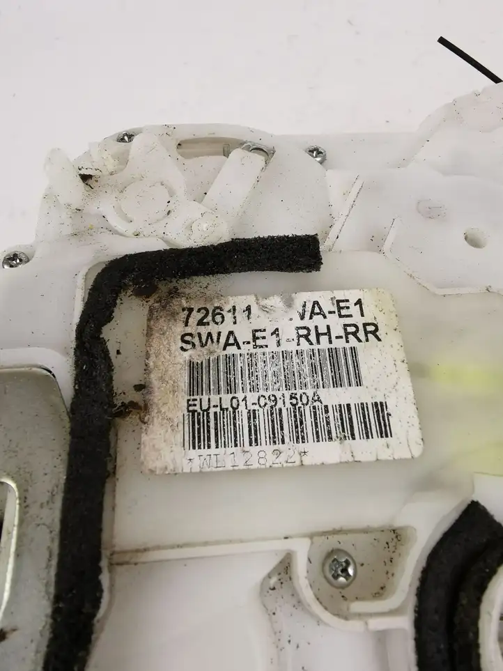 Honda CR-V (2006 - 2009) 72611SWAE1 Замок задней двери — фото 6