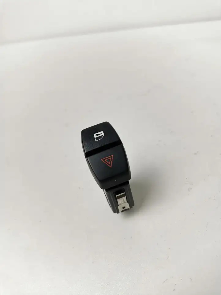 BMW 7 F01 (2008 - 2016) 9161896 Включатель аварийных фонарей — фото 1