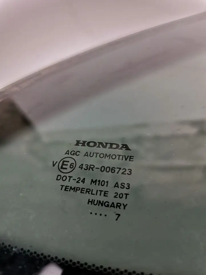 Honda CR-V (2006 - 2009) Заднее боковое стекло — фото 4