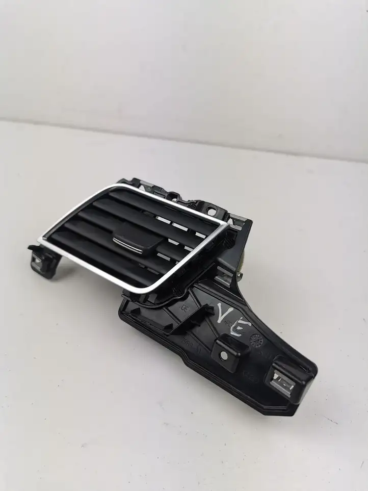 Audi A8 S8 D4 4H (2010 - 2014) 4H1820901A Боковой воздушный дефлектор — фото 2