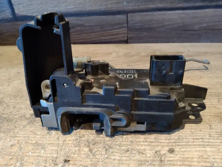 Opel Astra H (2004 - 2009) Замок передней двери — фото 4