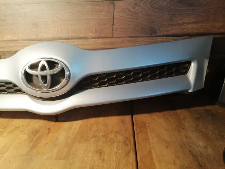 Toyota Corolla Verso AR10 (2004 - 2009) Верхняя решетка радиатора — фото 1
