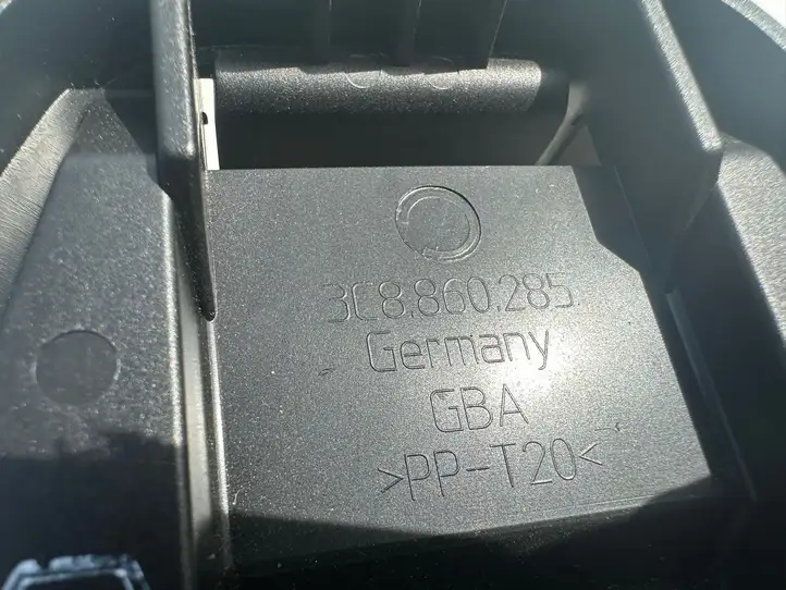 Volkswagen PASSAT B7 (2011 - 2014) 3c8860285 Держатель аварийного знака — фото 4