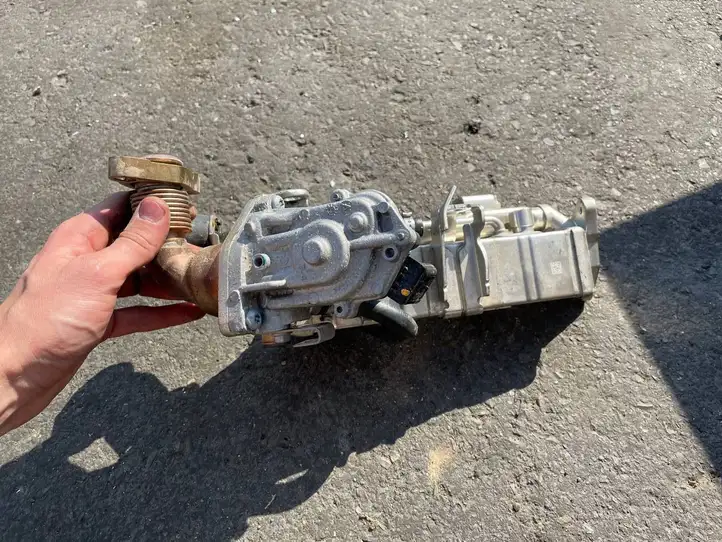 BMW 3 F30 F35 F31 (2012 - 2018) 8513691 Охладитель клапана EGR — фото 2