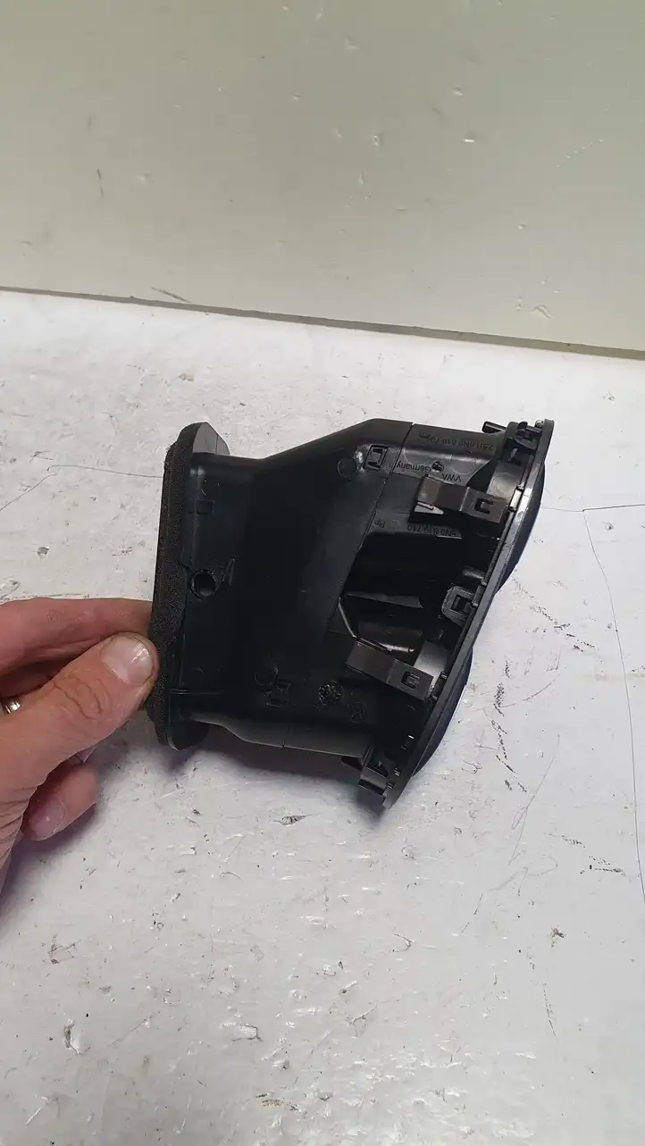 Volkswagen Tiguan (2011 - 2016) 5M0819759 Боковой воздушный дефлектор — фото 2