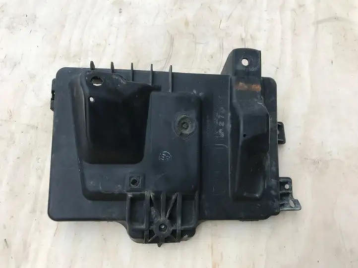 Opel Astra H (2004 - 2009) 13110827 Крышка ящика аккумулятора — фото 1
