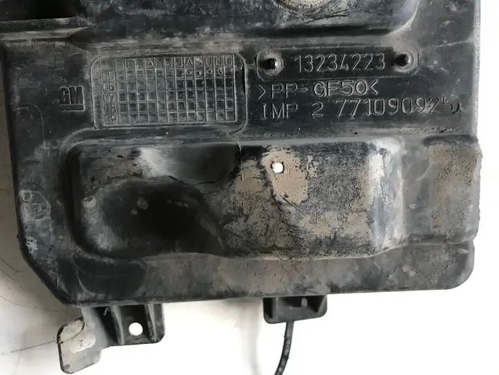 Opel Astra H (2004 - 2009) 13234223 Крышка ящика аккумулятора — фото 2