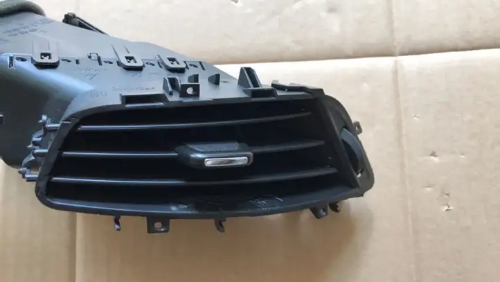 Opel Zafira C (2014 - 2016) 13427381 Центральный воздушный дефлектор — фото 1