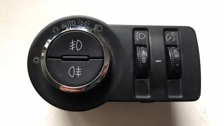 Opel Astra J (2009 - 2012) 13268702 Включатель фонарей — фото 1