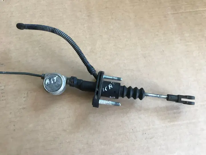 Opel Astra H (2004 - 2009) 90523769 Главный цилиндр сцепления — фото 2