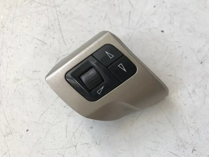 Opel Astra H (2004 - 2009) 13234174 Кнопки на рулевом колесе — фото 4