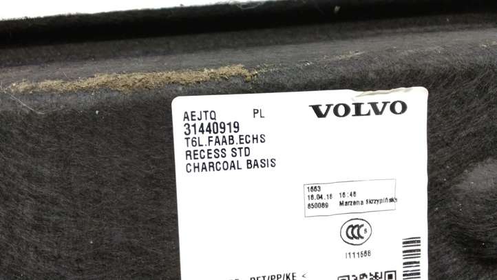 Volvo XC40 (2017 - )  31440919  Коврик багажника