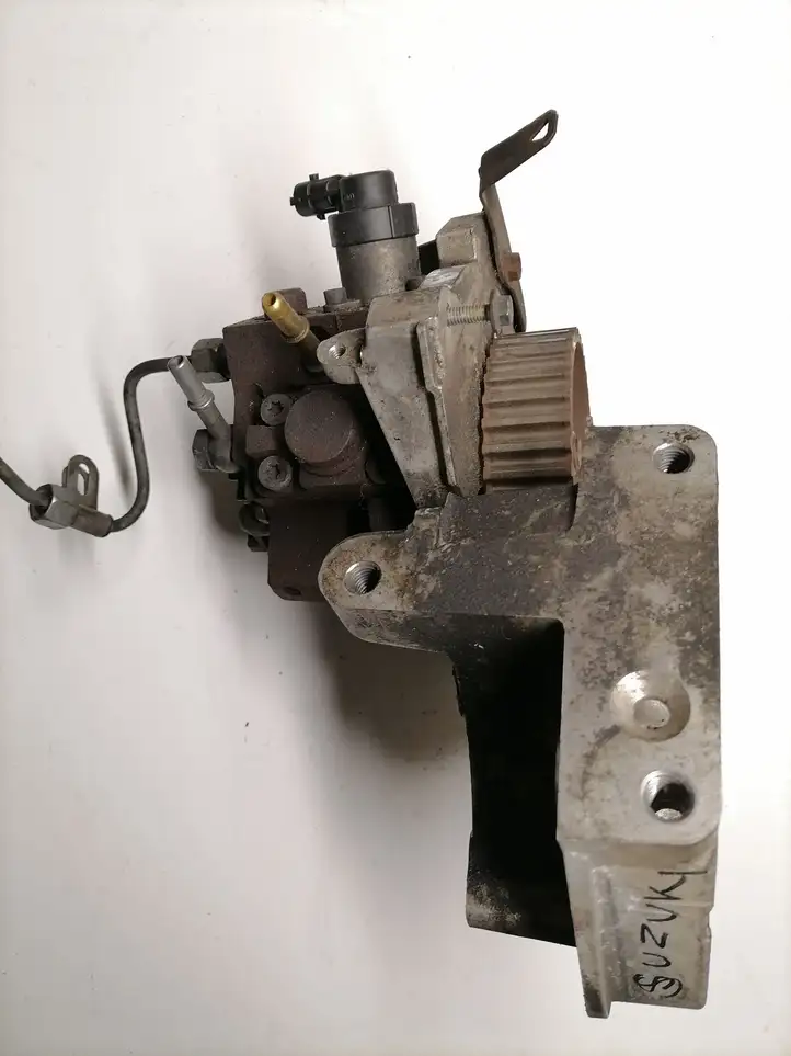 Suzuki Grand Vitara II (2005 - 2008) 8200793436 Кронштейн топливного насоса — фото 2