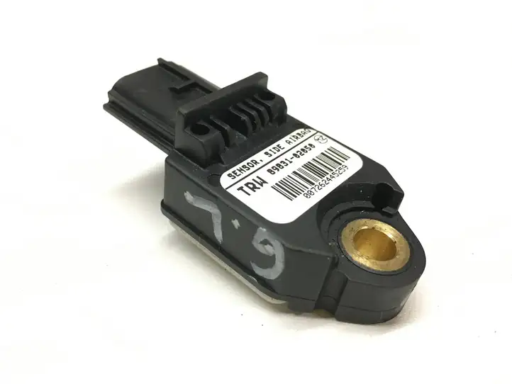 Toyota Corolla E120 E130 (2000 - 2004) 8983102050 Датчик удара SRS — фото 3