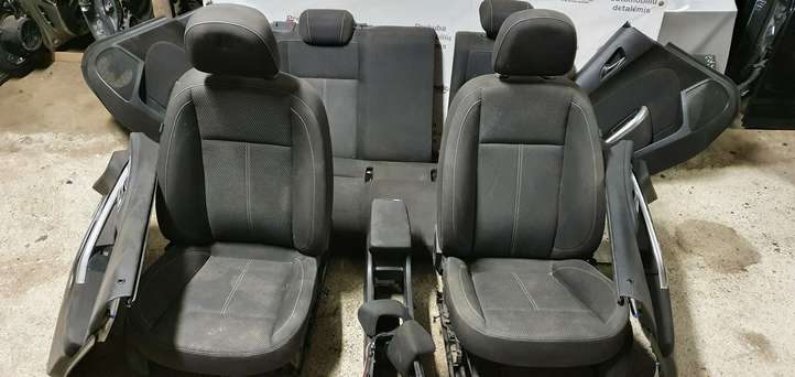 Opel Astra (2009 - 2012)   Комплект салона
